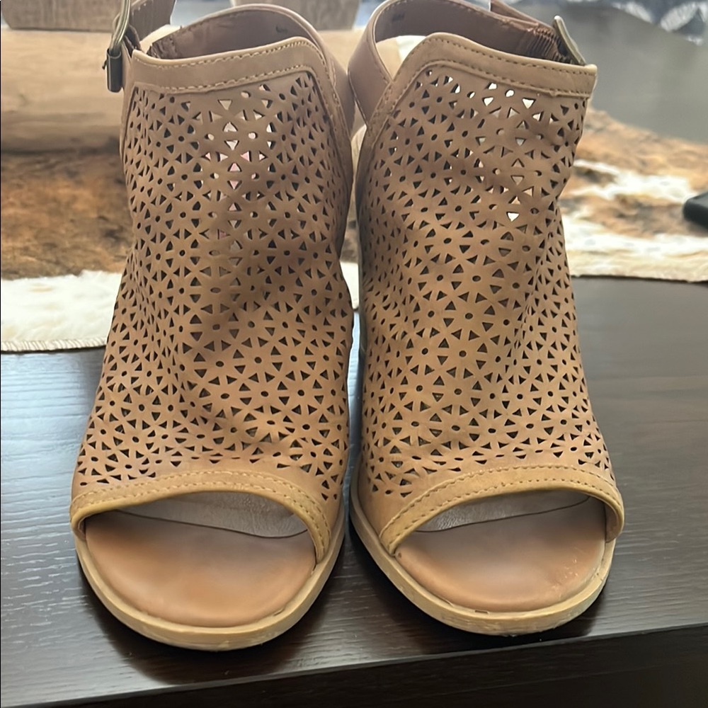 Women's Tan Peep-Toe Ankle Boots size 9M